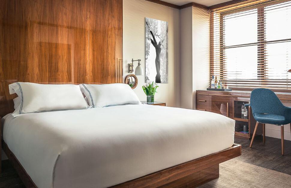 Deluxe king room