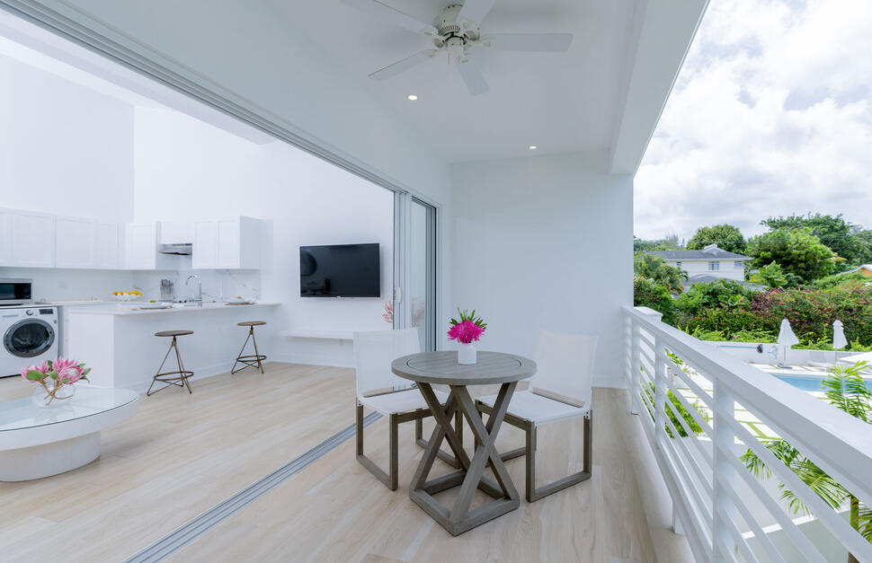 Pool View Apartment