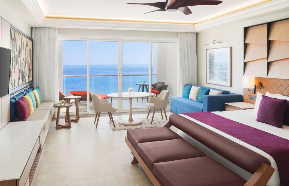 Oceanfront Junior Suite King