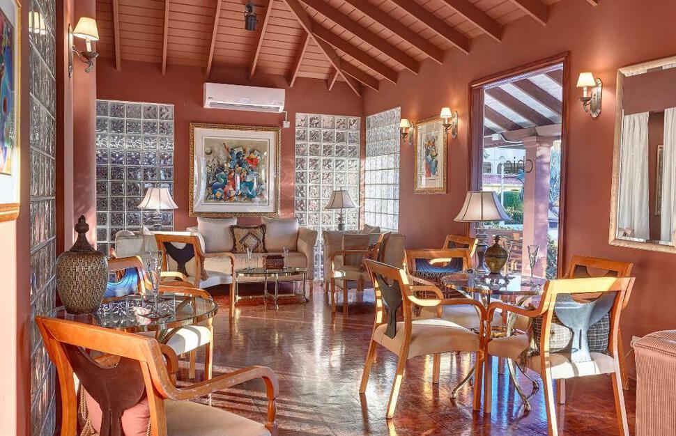 Chic Restaurant