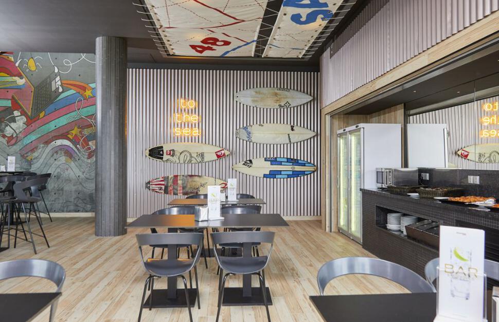 Sports bar