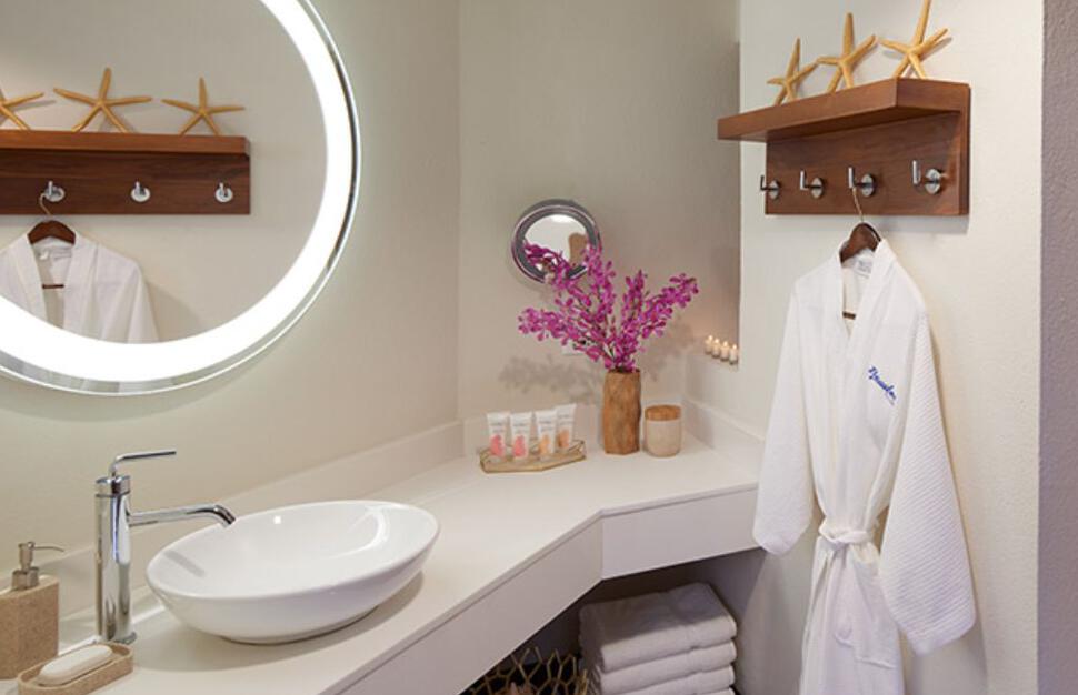 Tropical Beachfront Concierge Double