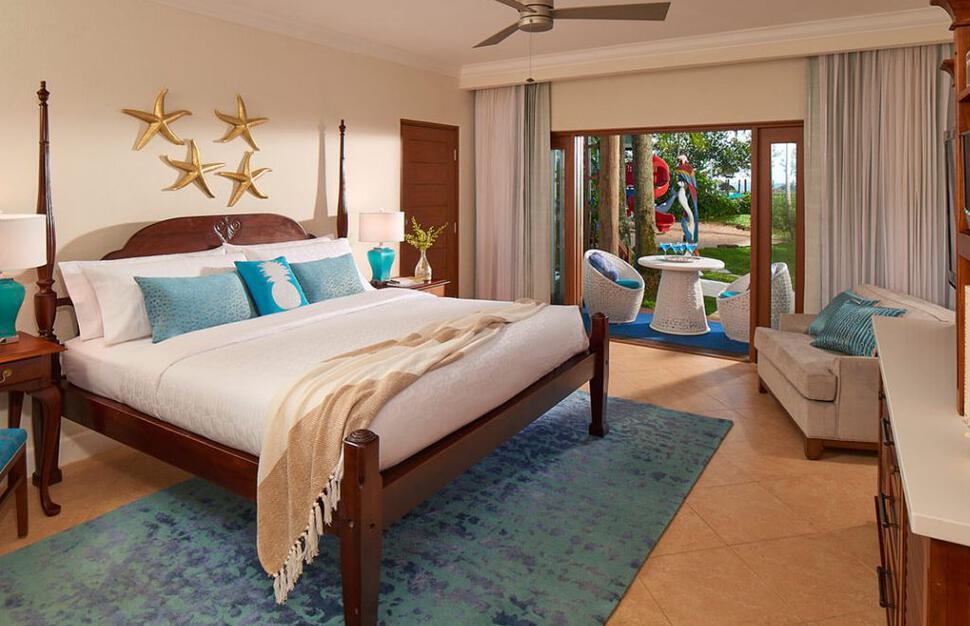 Tropical Beachfront Two Bedroom Walkout Grand Butler Family Suite