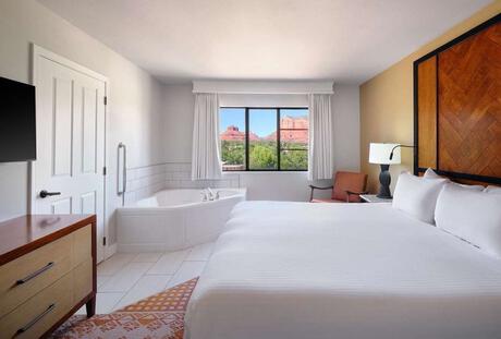 King Whirlpool Suite