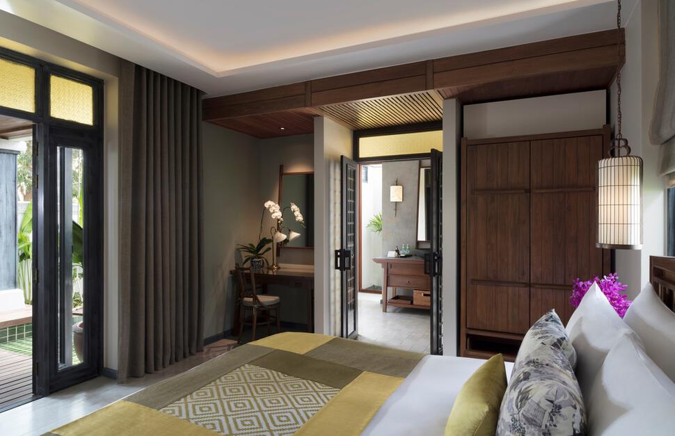 Deluxe Plunge Pool Room