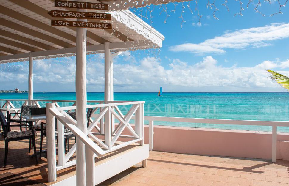The Reef Bar & Grill