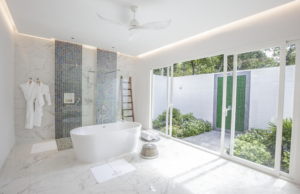 Jacuzzi Beach Villa