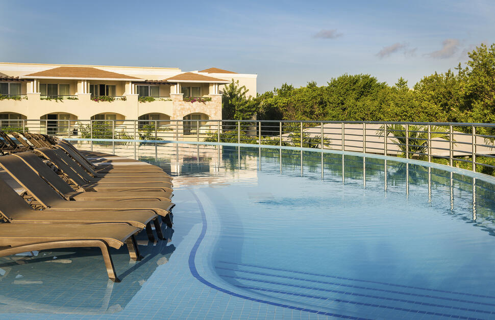 Media Luna pool