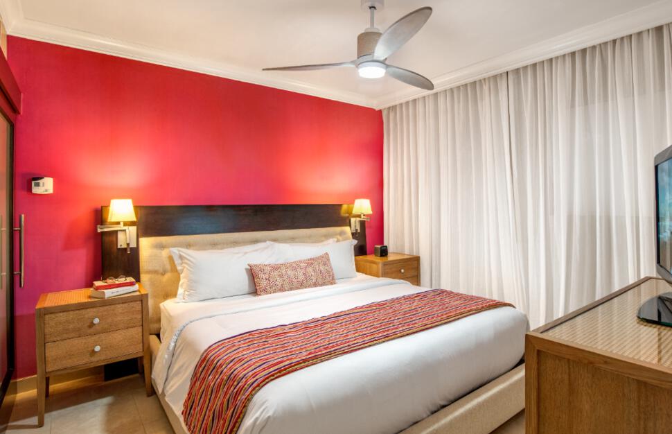 Luxury Concierge One Bedroom Ocean Front Suite