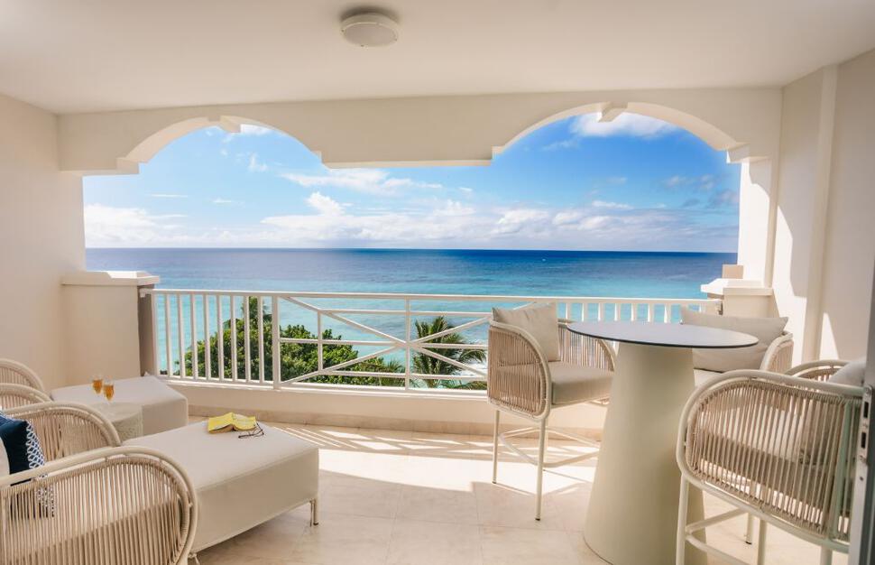 Luxury Concierge One Bedroom Ocean Front Suite