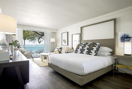 King Waterfront Room