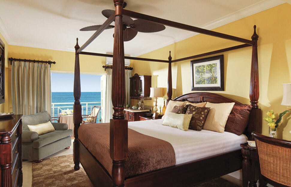 Riviera Honeymoon Beachfront Club Level Room