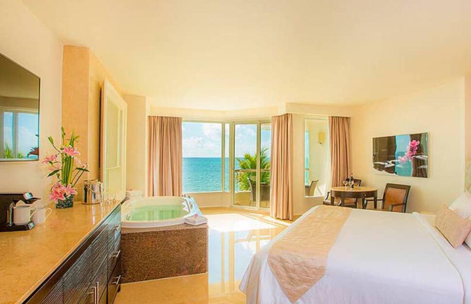 Superior Honeymoon Suite