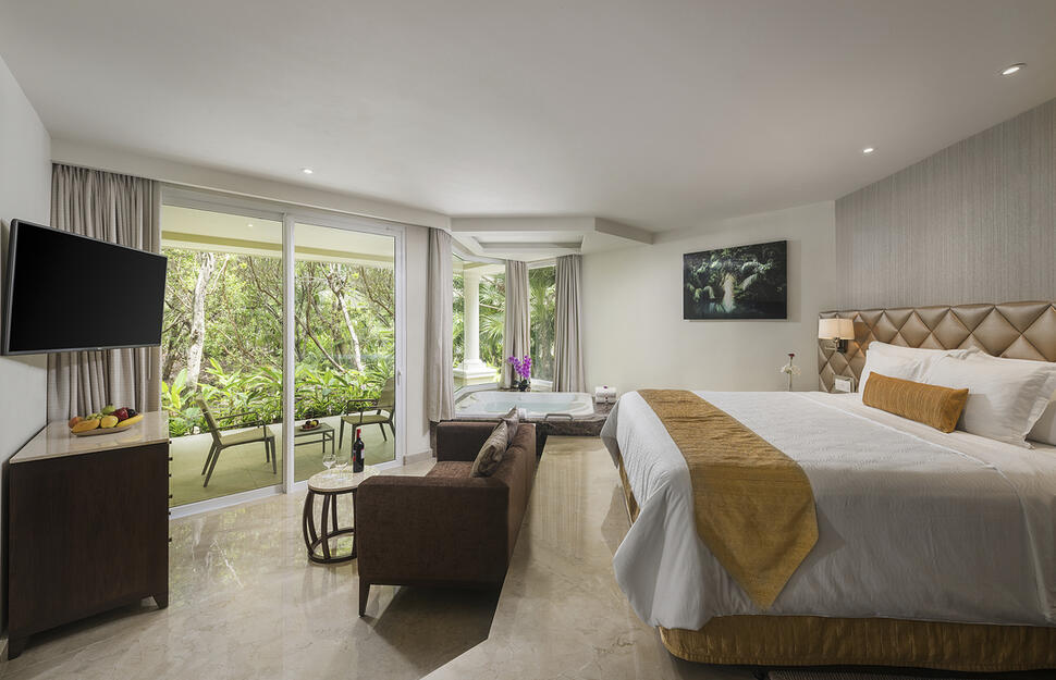 Junior Suite Golf Course View Room