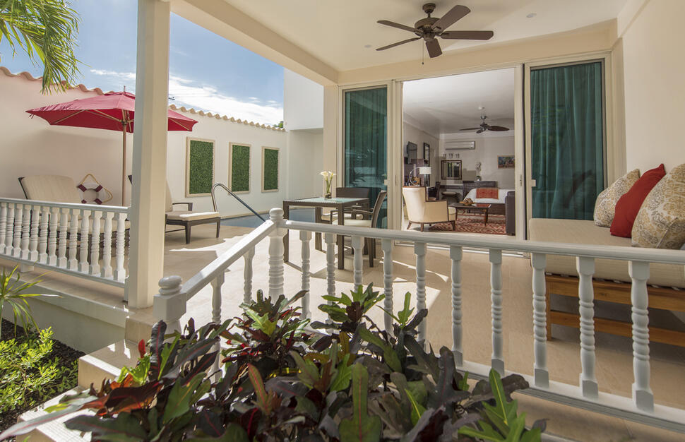 Anthurium Pool Suite