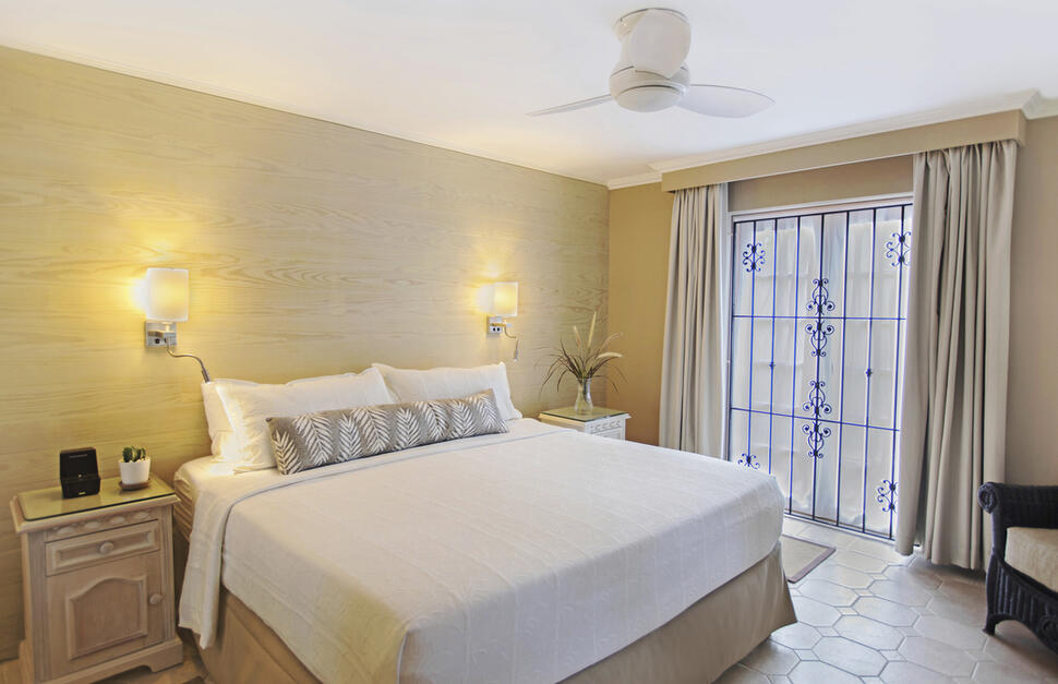 1-Bedroom Deluxe Suite