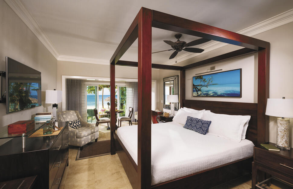 Paradise Beachfront Walkout Club Level Room