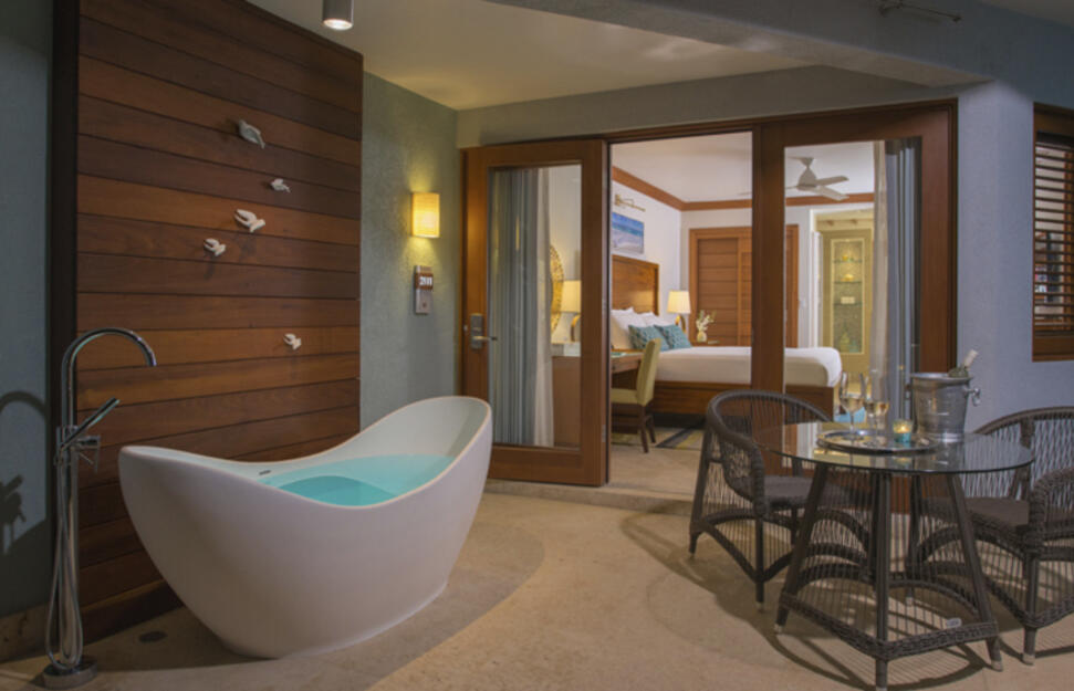 Longshore Beachfront Walkout Grande Luxe Club Level Room w/ Patio Tranquility Soaking Tub