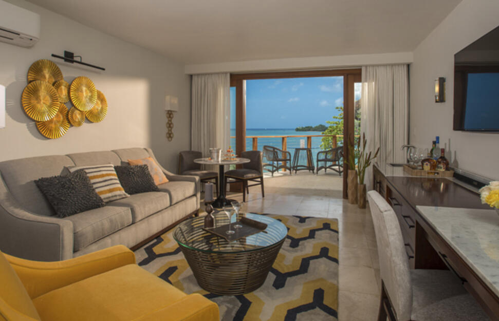 Longshore Beachfront Two-Story One Bedroom Butler Villa Suite w/ Tranquility Soaking Tub