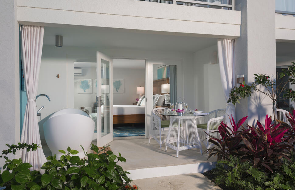 Water’s Edge Honeymoon Walkout Club Level Room with Balcony Tranquility Soaking Tub