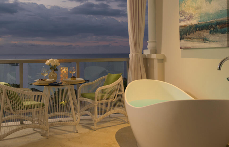 Beachfront Grande Luxe Club Level Junior Suite with Tranquility Soaking Tub