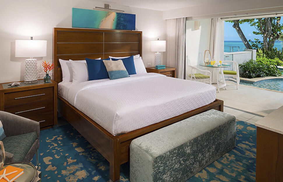 Oceanfront Swim-Up Butler Suite with Patio Tranquility Soaking Tub