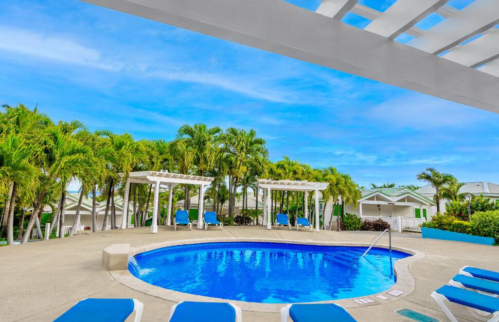 Villa Pool