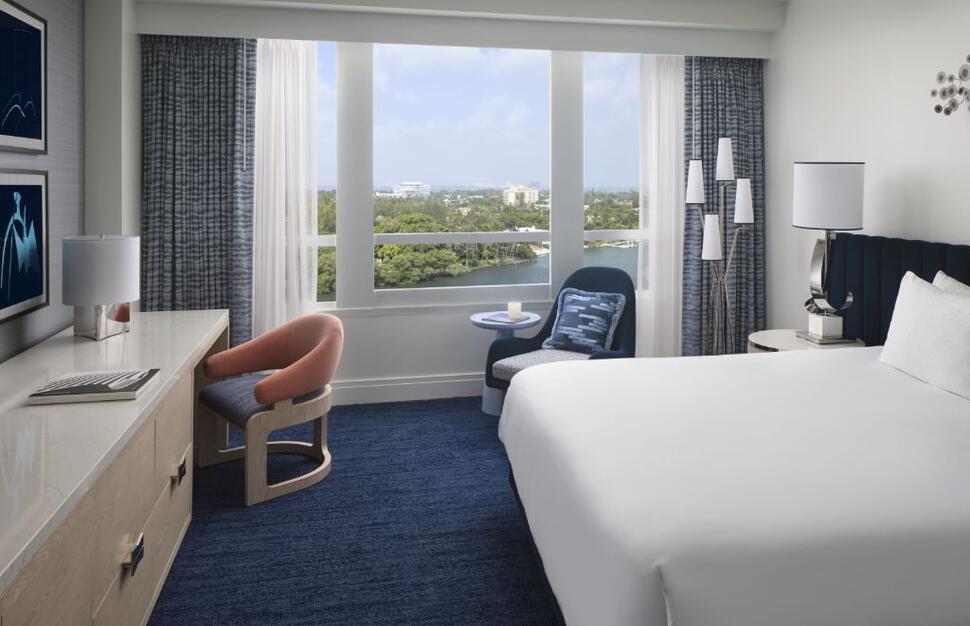 Deluxe Bayview King Room