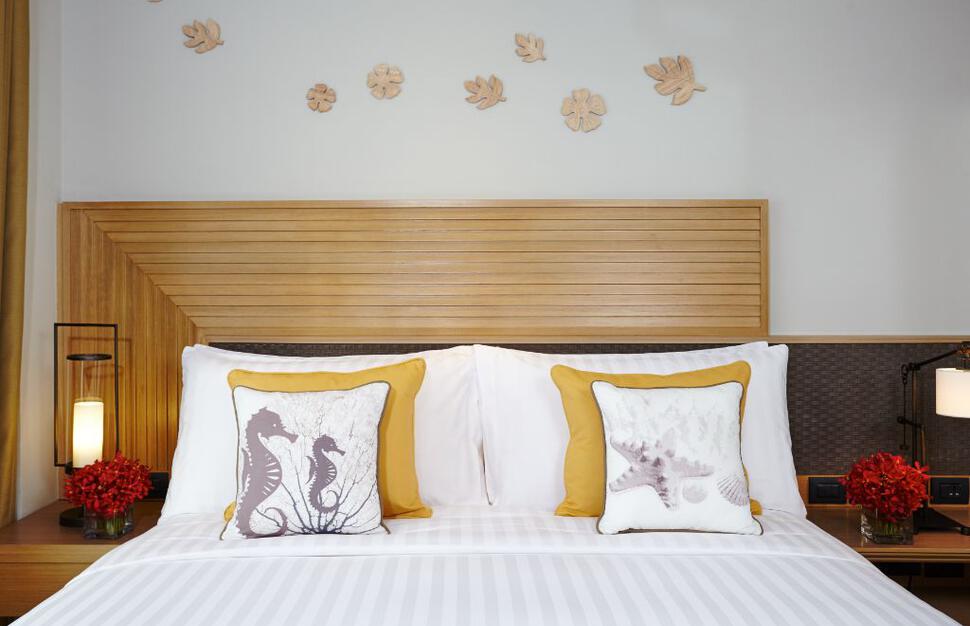 Club One Bed Ocean Facing Suite