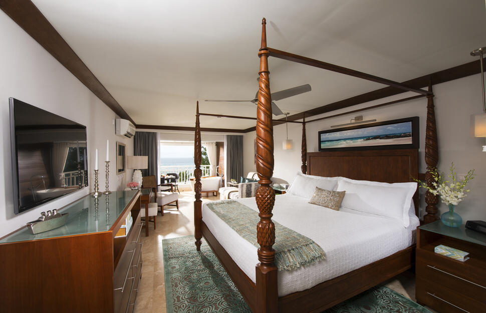 Ocean Village Pent House Beachfront Club Level Suite with Balcony Tranquility Soaking Tub