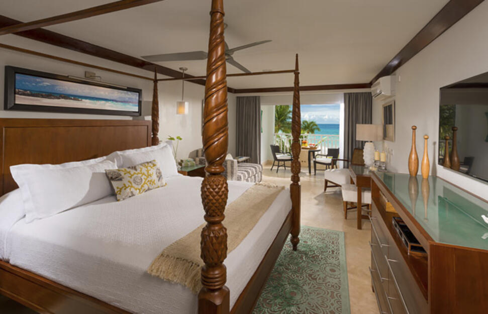 Beachfront Club Level Suite