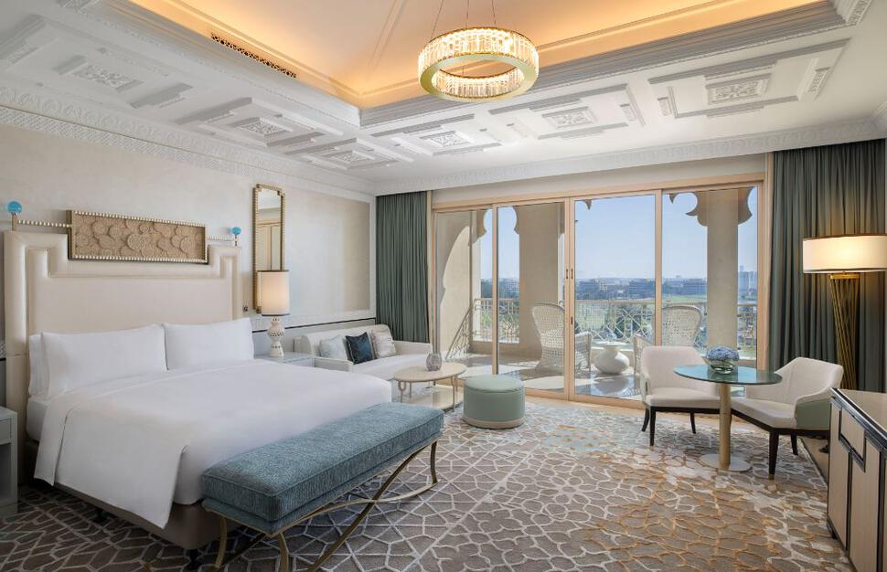 King Premier Golf Course Room