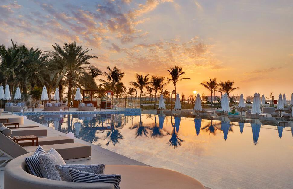 Sunset Beach Club & Lounge