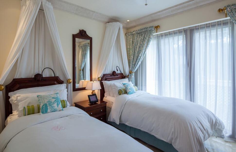 Luxury Orchid Suite