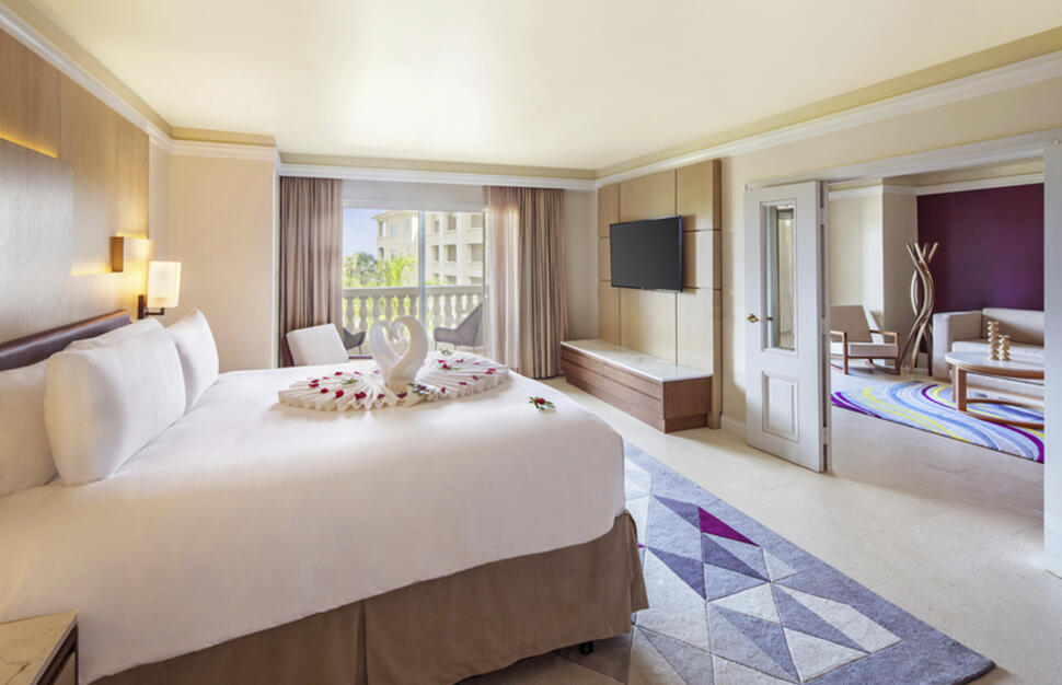 Ziva 1-Bedroom Oceanfront Suite