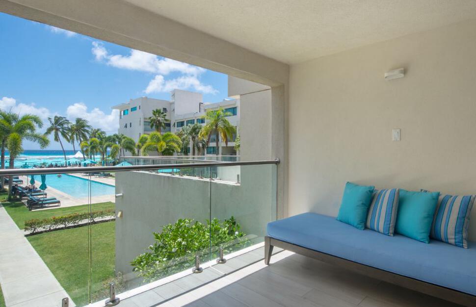 1 Bed Suite patio
