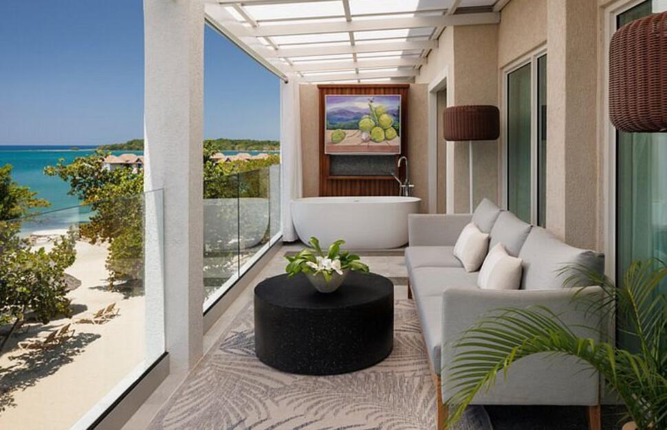 Long Beach Beachfront One Bedroom Butler Suite