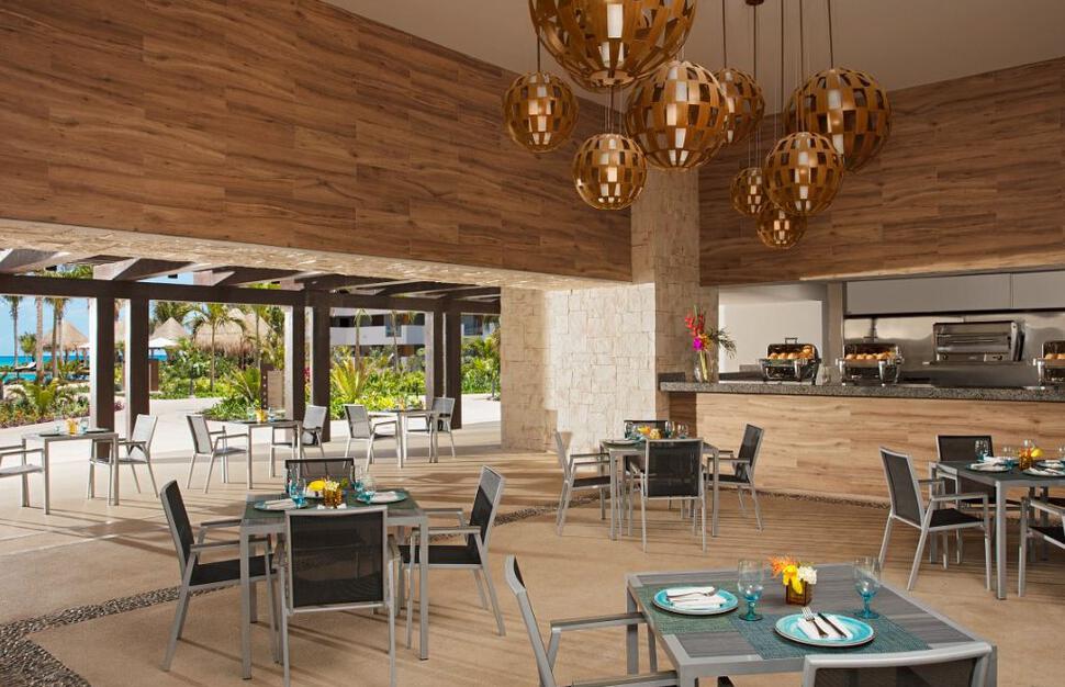 Tides Poolside Grill