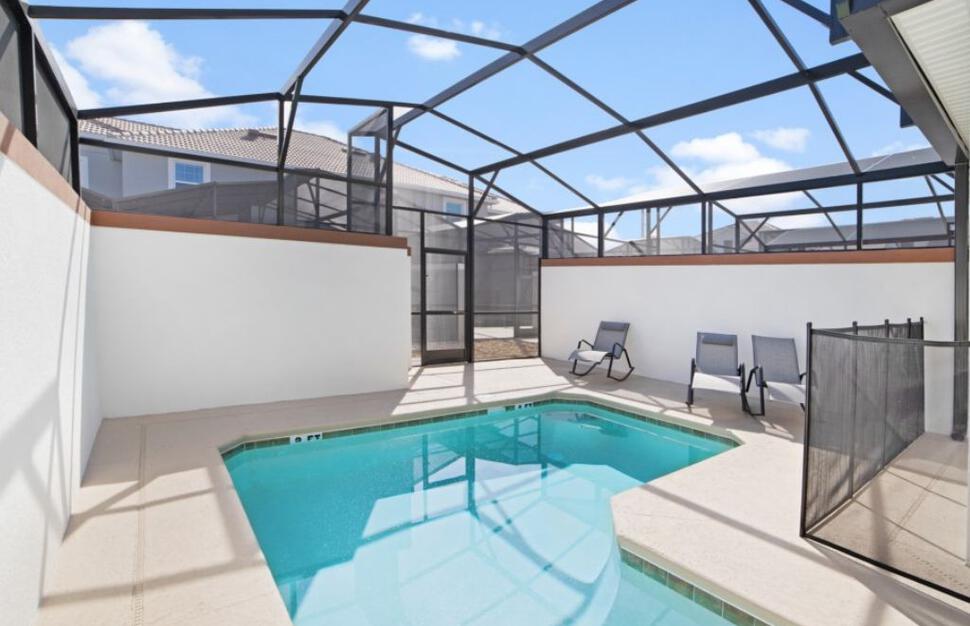 Example Townhouse Plunge Pool