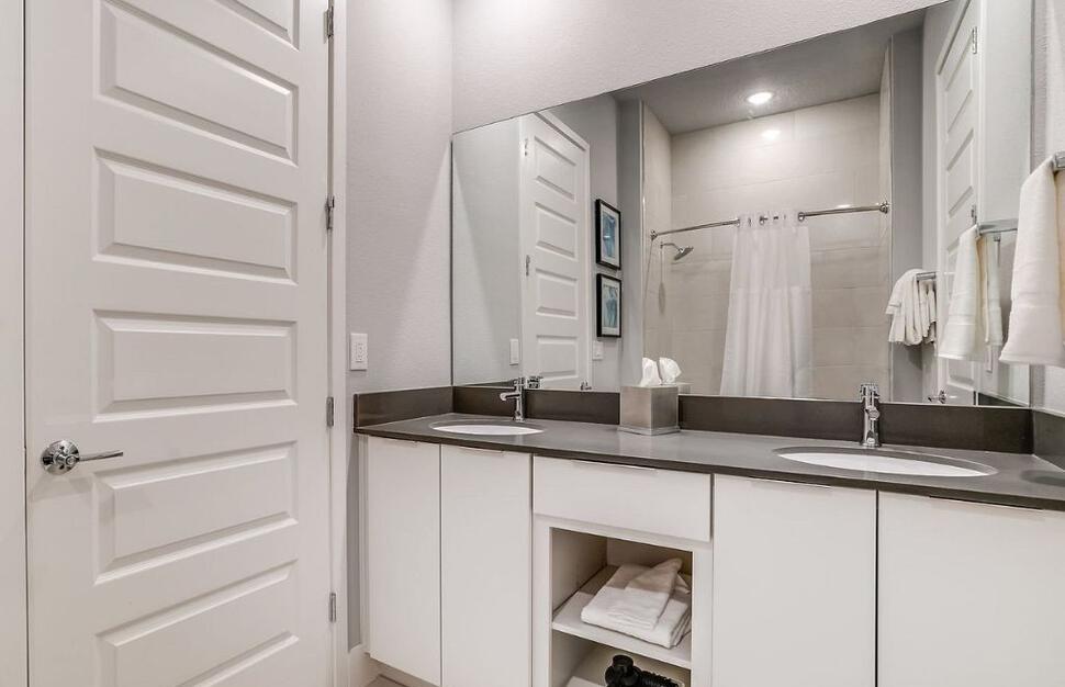 Example Apartment Bathroom