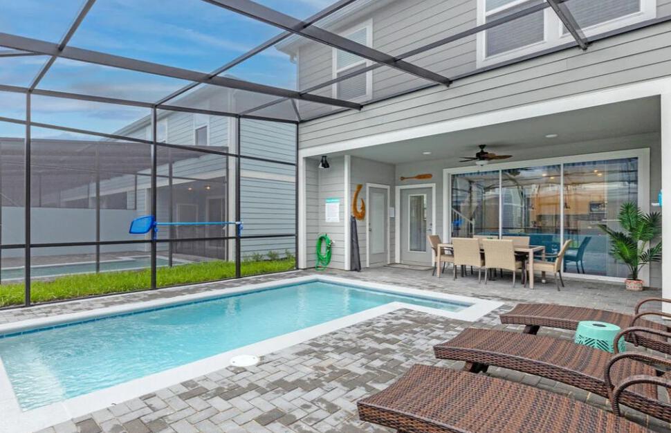 Example townhouse plunge pool