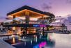 Sublime swim up bar