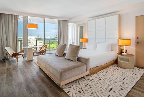 King Deluxe Balcony Bay View