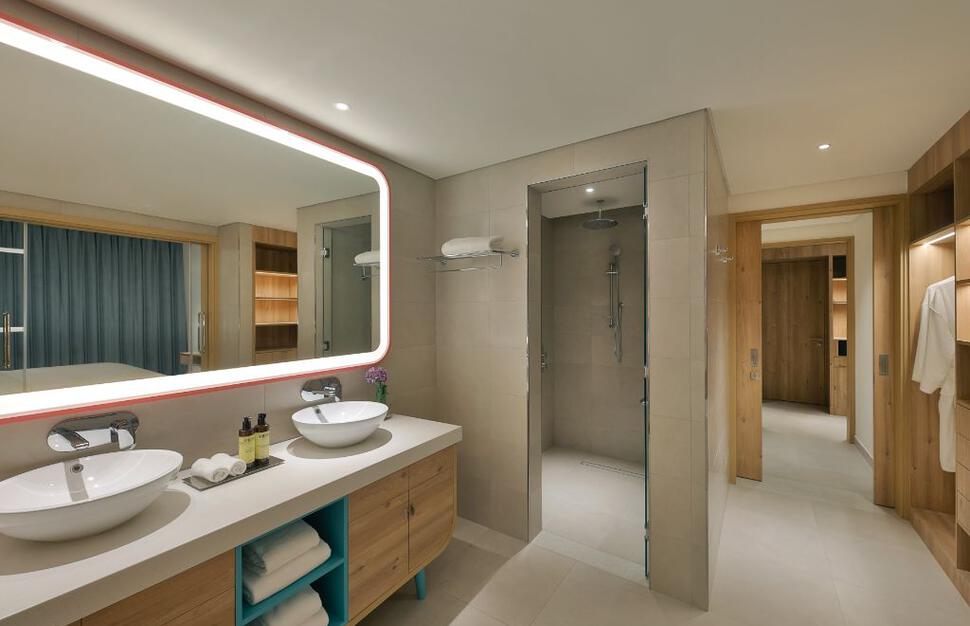 One Bedroom Sea View Suite