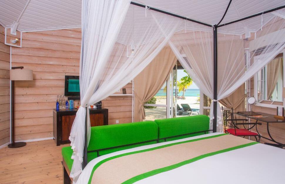 Sangu Jacuzzi Beach Villa