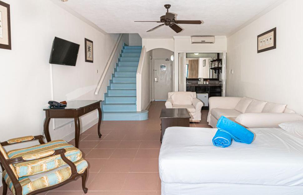 Pool/Beach View Suite