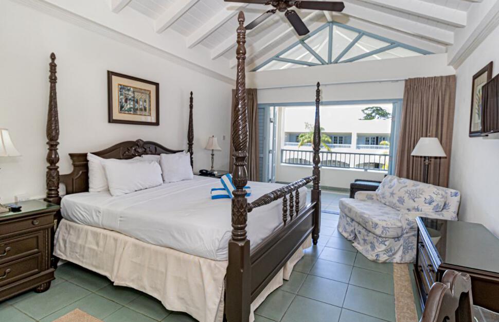 Deluxe Courtyard King