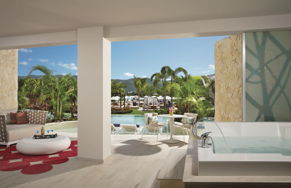 xhale club Master Suite Swim-Up