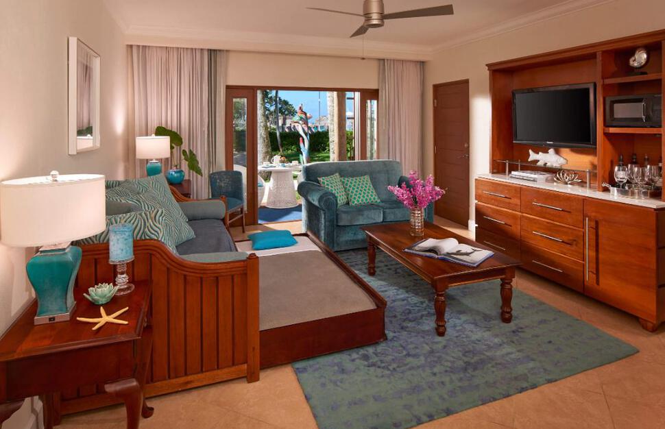 Tropical Beachfront Two Bedroom Walkout Grand Butler Family Suite