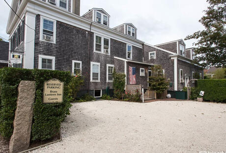 Brass Lantern Inn